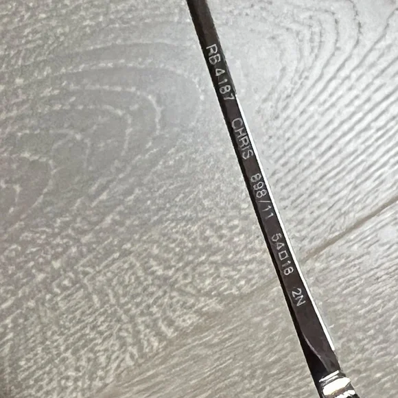 Ray-Ban "Chris" red frame - Picture 4 of 5